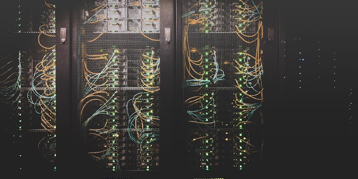 Data-center avec racks de serveurs virtualisés